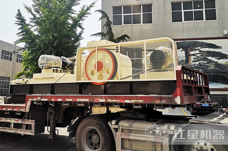 對輥式破碎機發(fā)貨 對輥式破碎機發(fā)貨