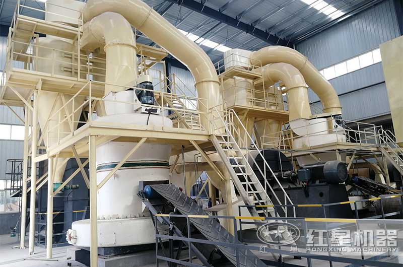 吉林膨潤土雷蒙磨粉機(jī)現(xiàn)場 吉林膨潤土雷蒙磨粉機(jī)現(xiàn)場