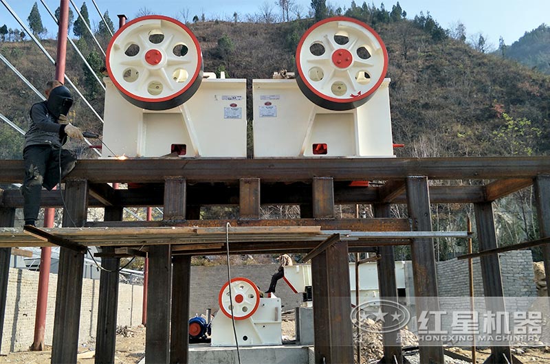 PEX 250×1000細(xì)鄂式破碎機(jī) PEX 250×1000細(xì)鄂式破碎機(jī)