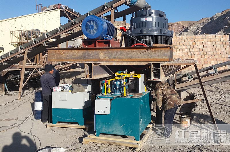 φ900彈簧圓錐破碎機(jī)現(xiàn)場 φ900彈簧圓錐破碎機(jī)現(xiàn)場