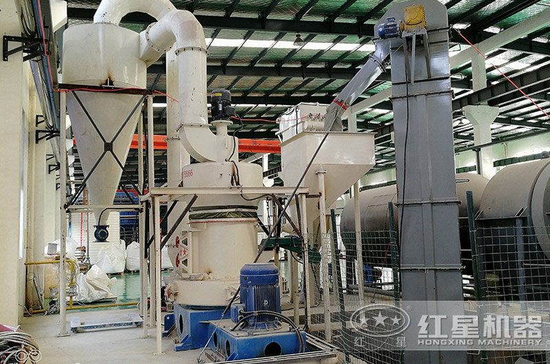 超細(xì)立式磨粉機(jī)環(huán)?，F(xiàn)場(chǎng)