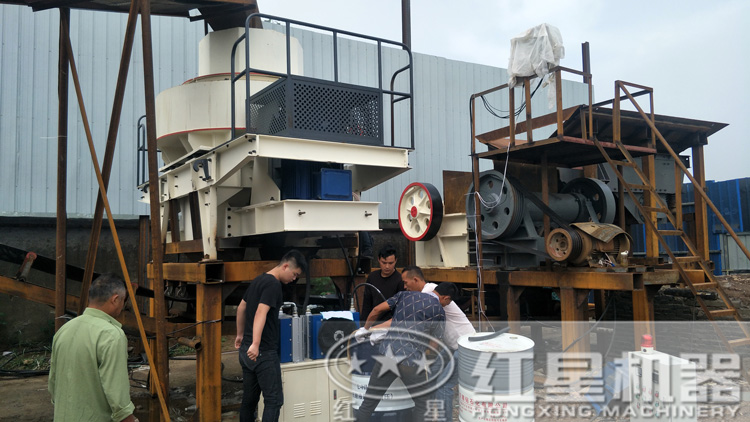 生產(chǎn)現(xiàn)場(chǎng)有很多，安排起來(lái)啦！