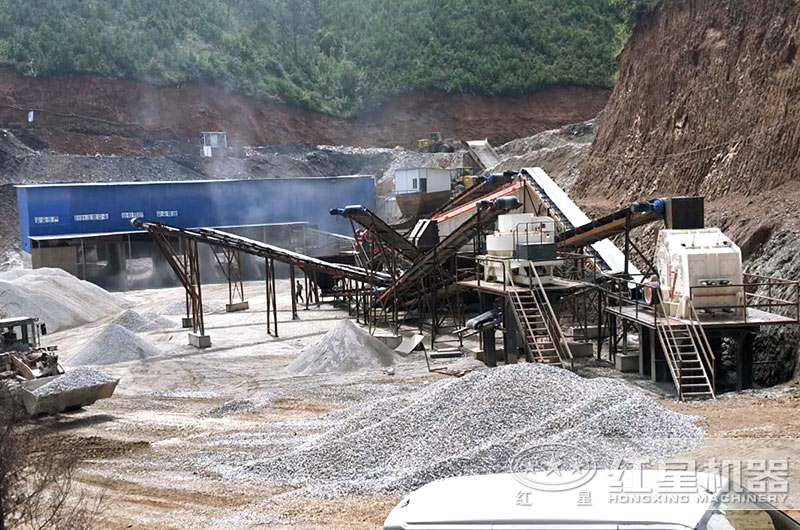 制砂設(shè)備生產(chǎn)現(xiàn)場，反擊破搭配制砂機，破碎軟料